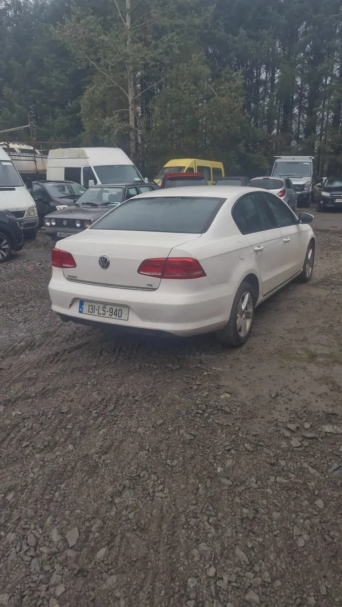 Volkswagen Passat 2013 - Image 2