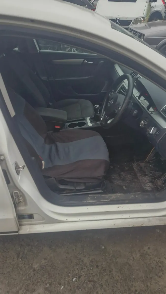 Volkswagen Passat 2013 - Image 4