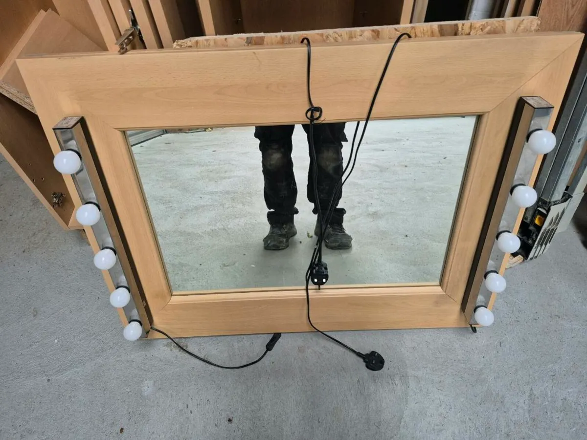 Vanity mirror - Image 1
