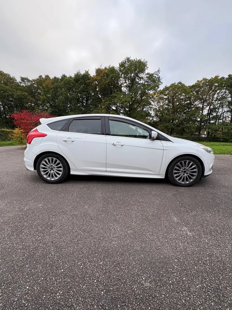 Ford Focus 2013 - Image 2