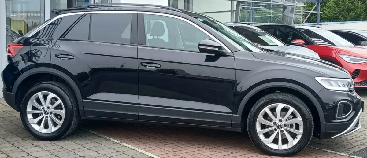 Volkswagen T-Roc Edition 75 2.0tdi 116HP  rear Vi - Image 2