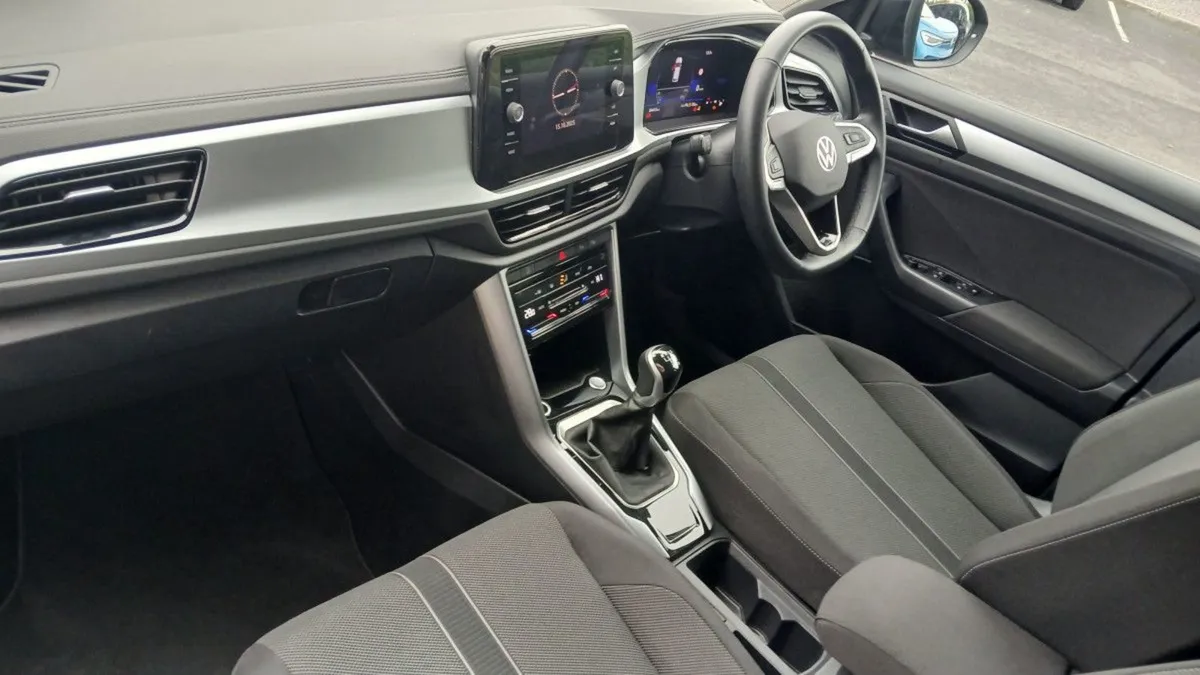 Volkswagen T-Roc Edition 75 2.0tdi 116HP  rear Vi - Image 3