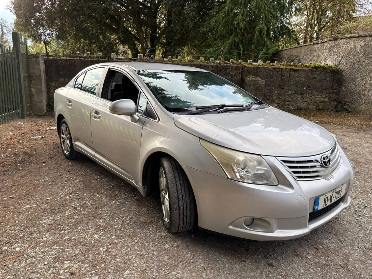 Toyota Avensis 2010 - Image 2