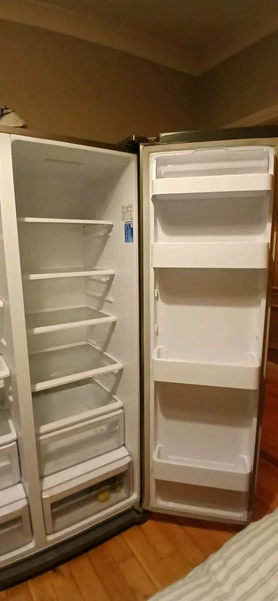 Samsung American Fridge Freezer - Image 4