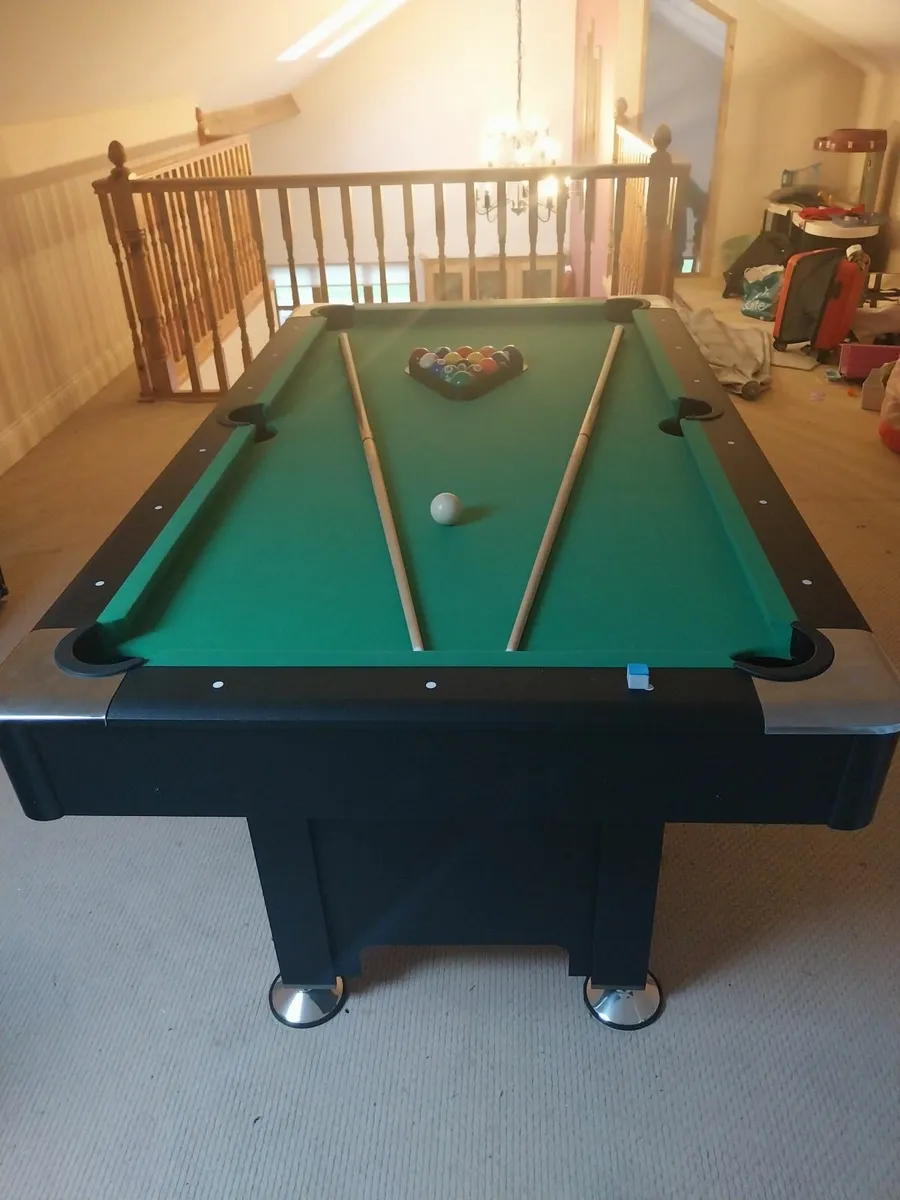 Pool table - Image 1