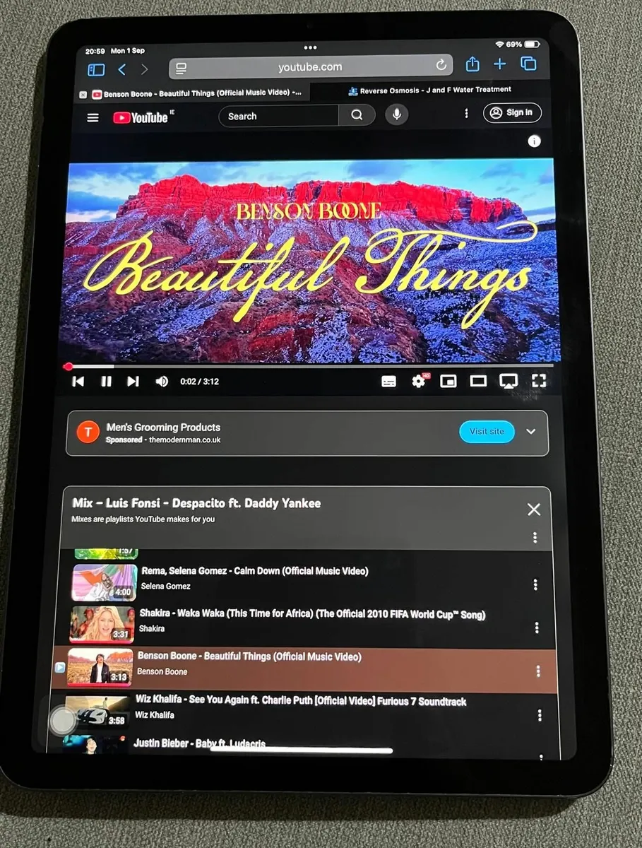 iPad Air 5 (64GB, Wi-Fi)- works well - Image 1