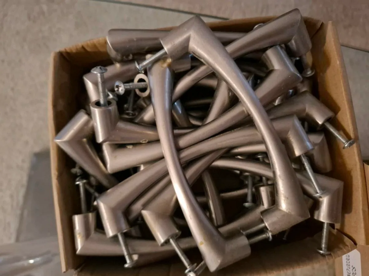 Cupboard door handles - Image 3