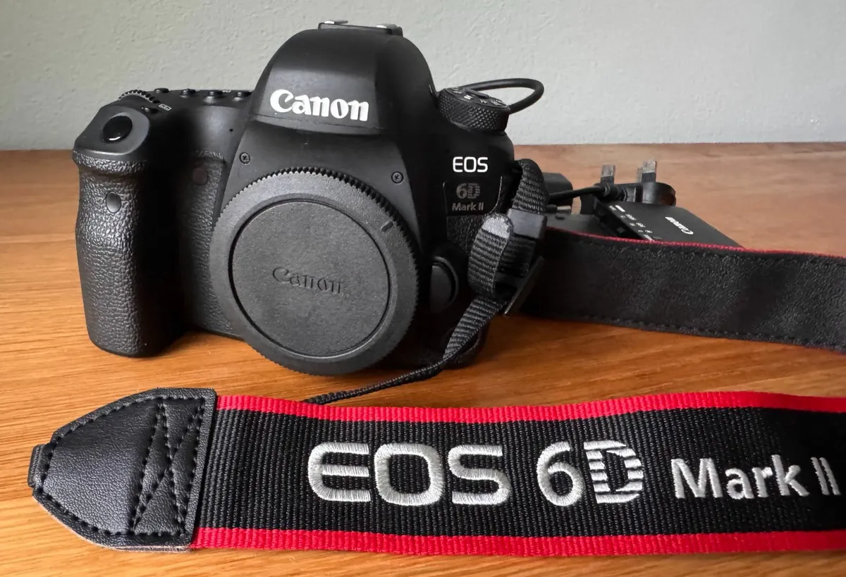 Canon EOS 6D Mark II - Image 2