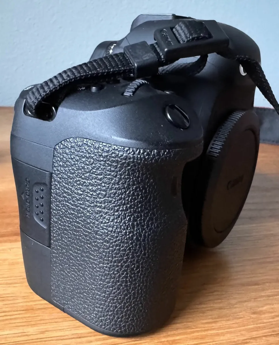 Canon EOS 6D Mark II - Image 4