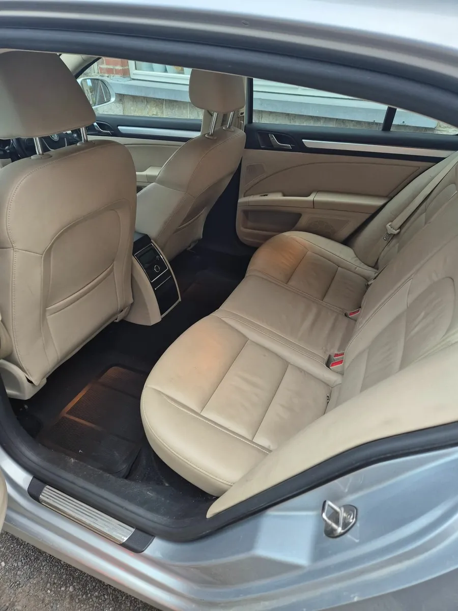 Skoda Superb 2012 - Image 1
