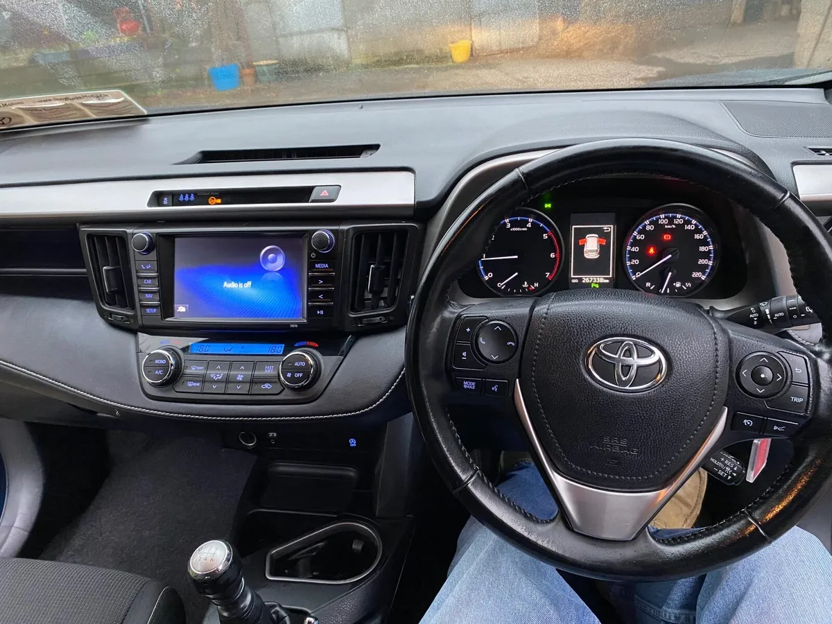 Toyota RAV4 2017 - Image 2
