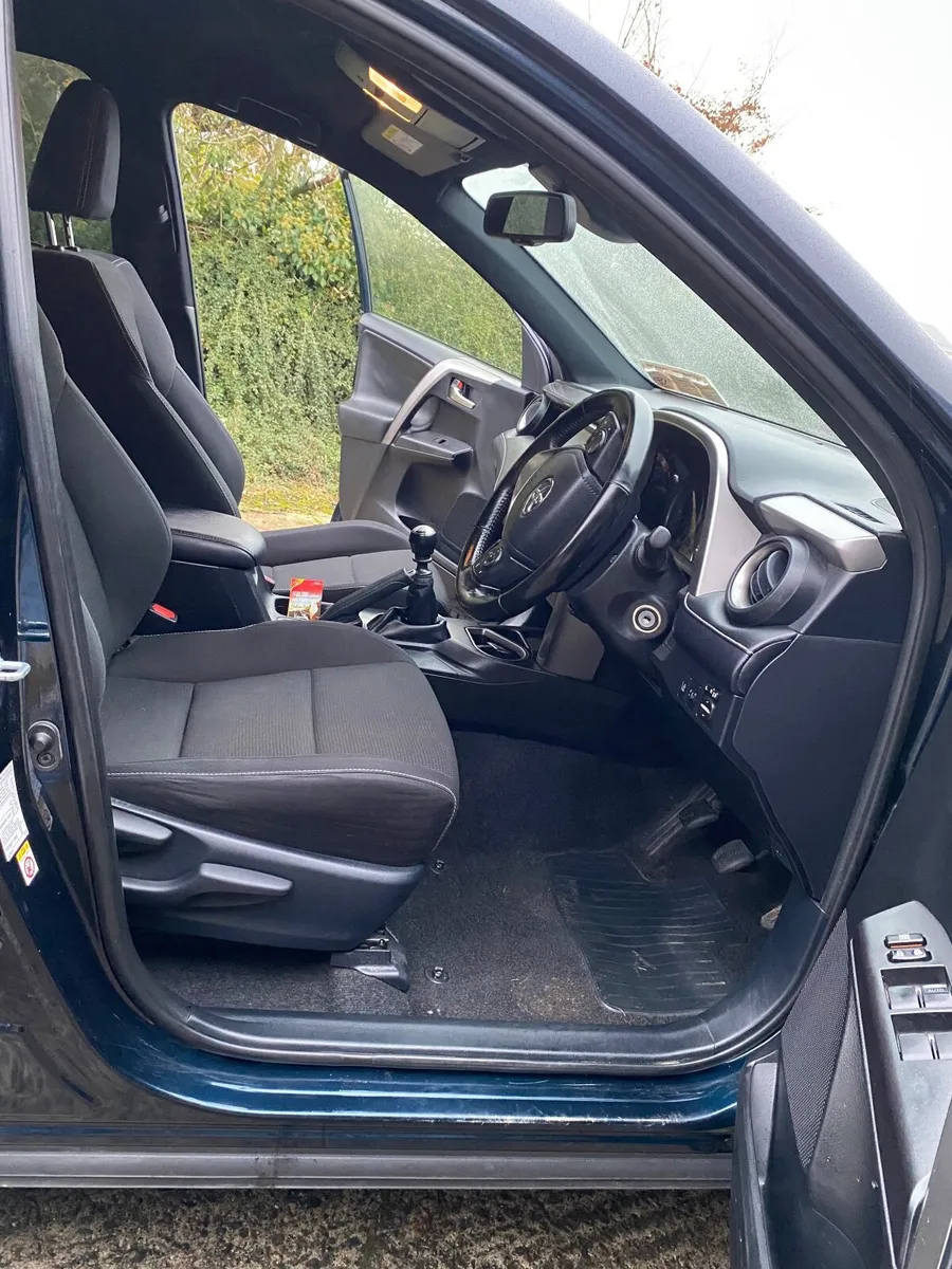 Toyota RAV4 2017 - Image 3