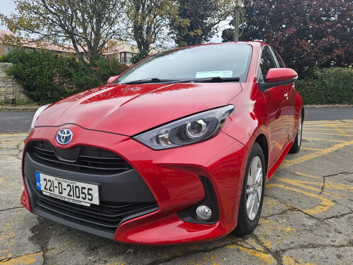 Toyota Yaris HYBRID LUNA AUTO 4DR - Image 2