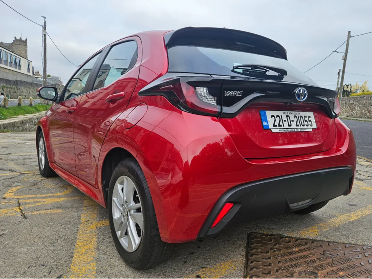Toyota Yaris HYBRID LUNA AUTO 4DR - Image 4