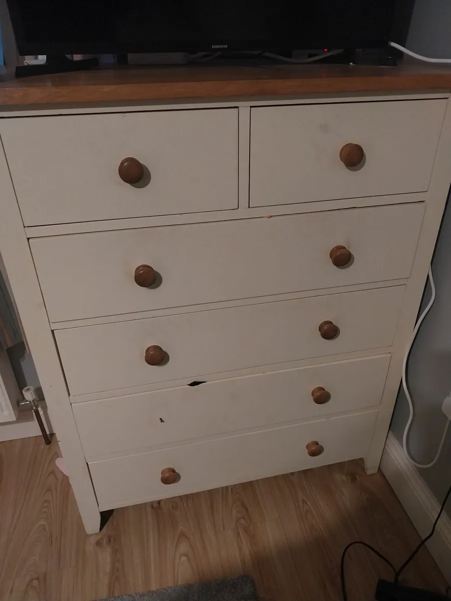Wardrobe and chest of drawers - Image 2