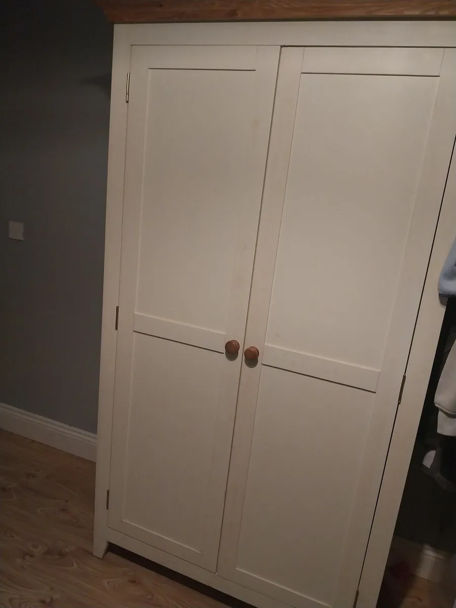 Wardrobe and chest of drawers - Image 1