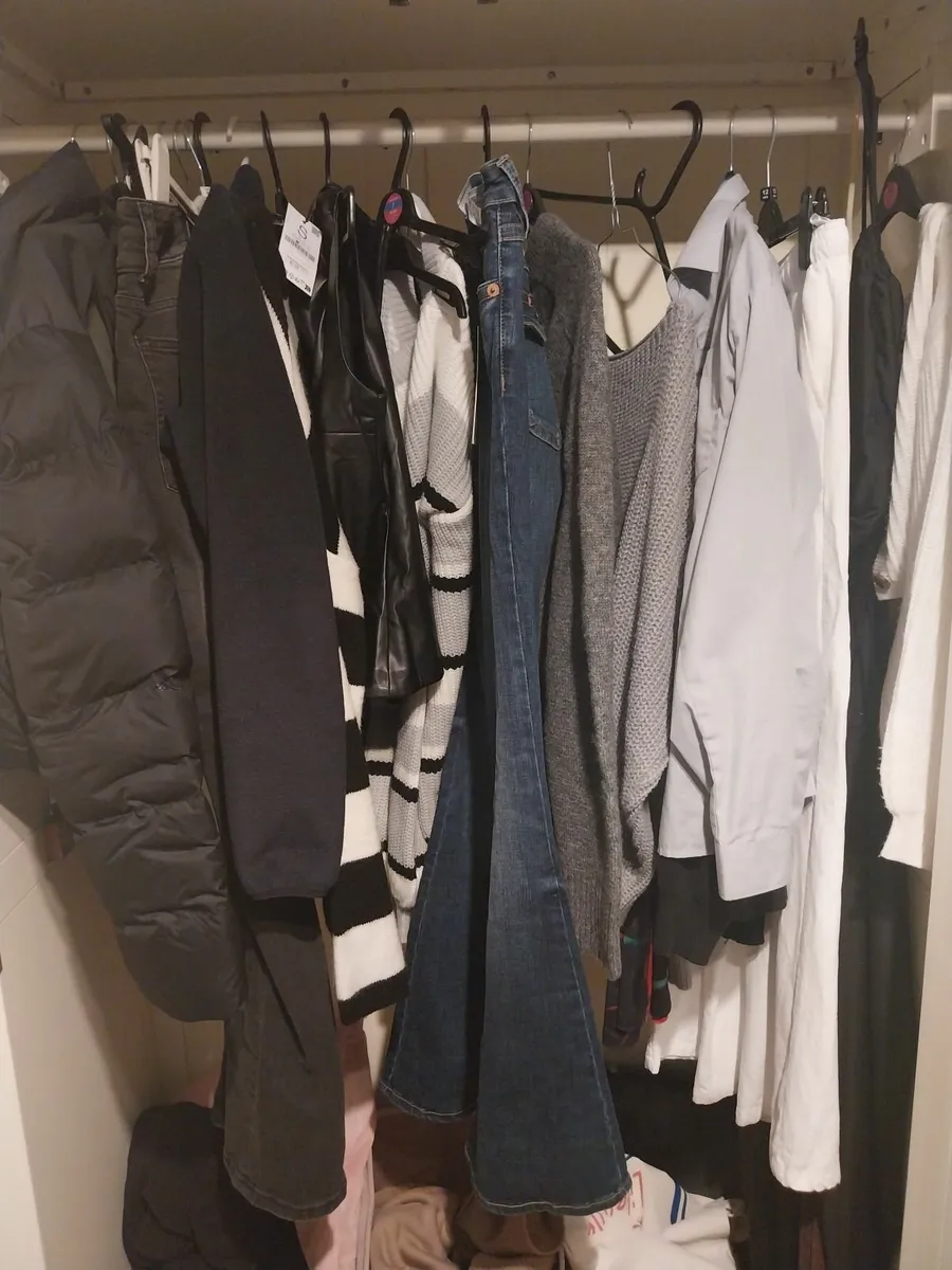 Wardrobe and chest of drawers - Image 3