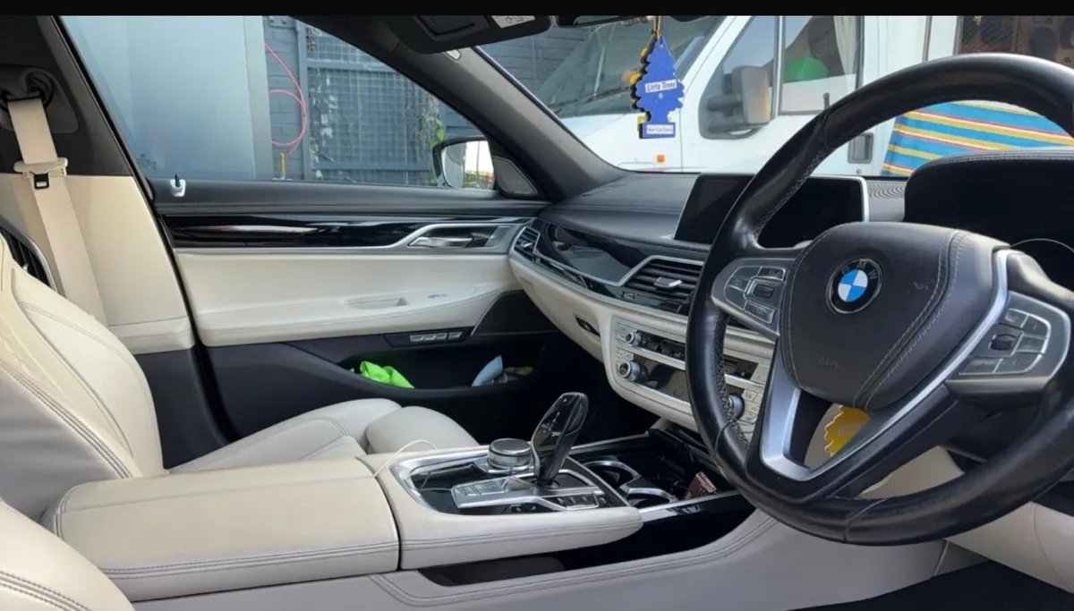 BMW 7-Series 2018 - Image 2