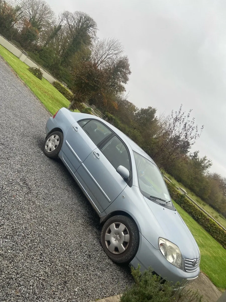 05 Toyota Corolla - Image 4
