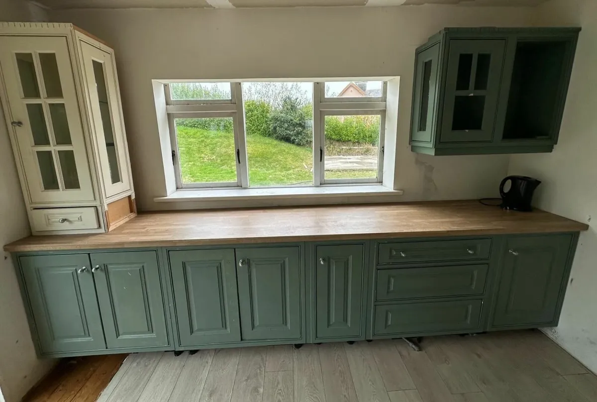 Kitchen units & Worktop - Image 4