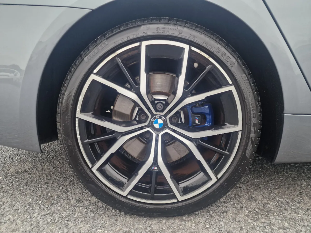 BMW 5-Series 530E M Sport PRO 4DR Auto - Image 4
