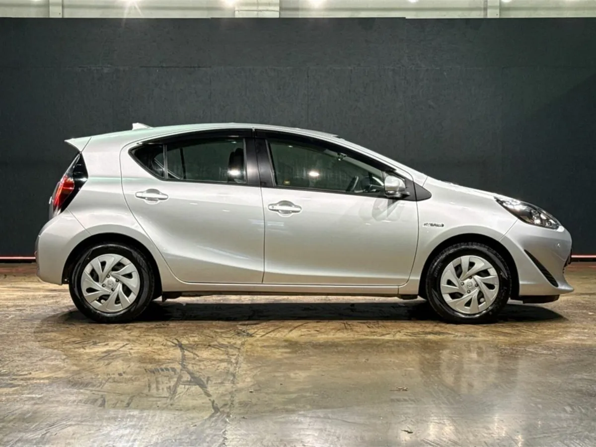Toyota Aqua 1.5 PETROL HYBRID - HEATING / AC CONTR - Image 2
