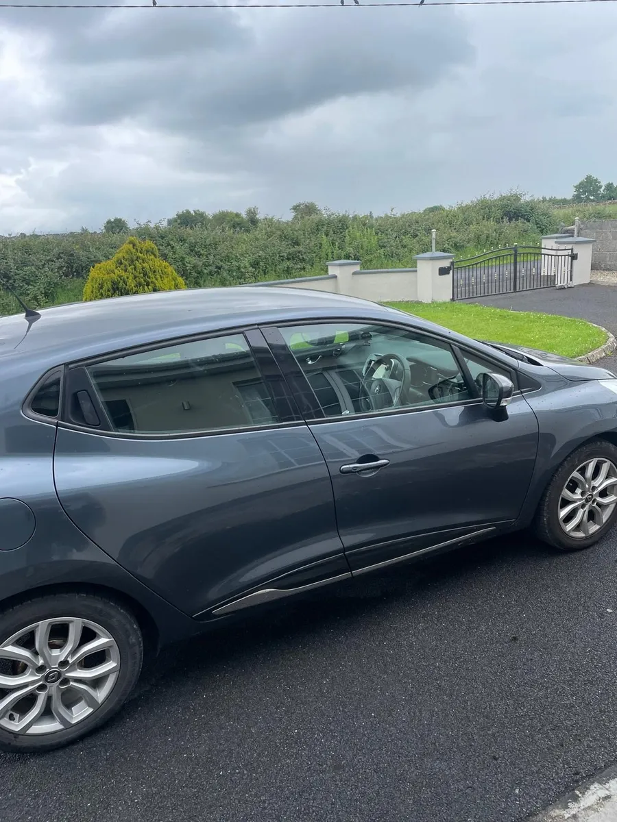 Renault Clio - Image 2