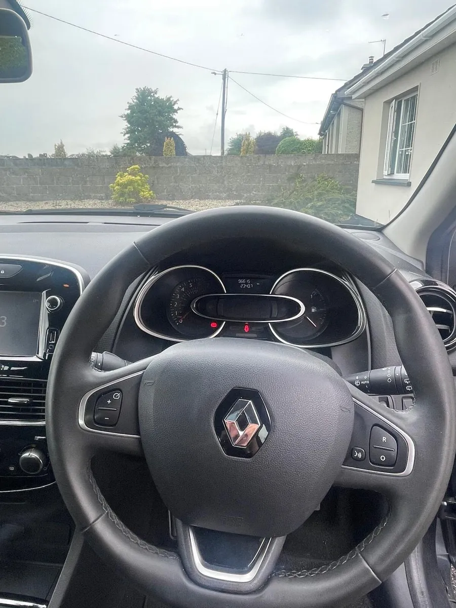 Renault Clio - Image 4