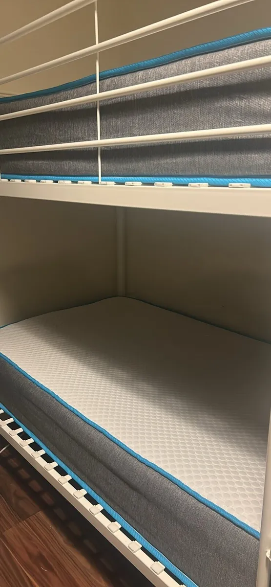 Bunk beds - Image 1