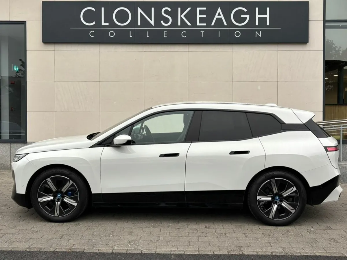 BMW iX XDRIVE40 M SPORT - Image 4