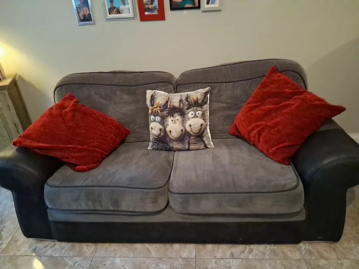 Three Piece Suite - Image 3