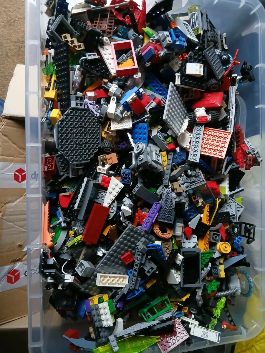 9kg of loose lego - Image 1