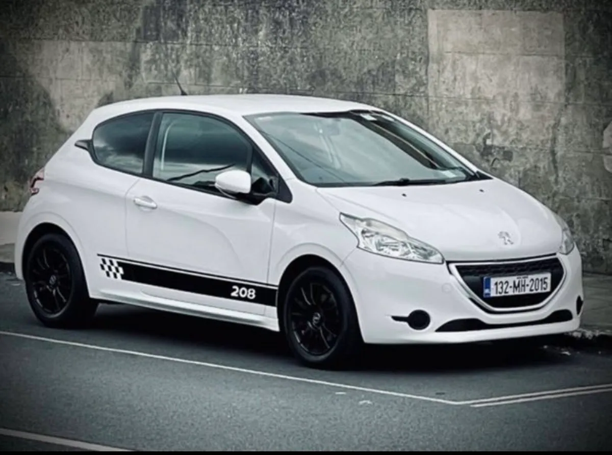 Peugeot 208 - Image 1