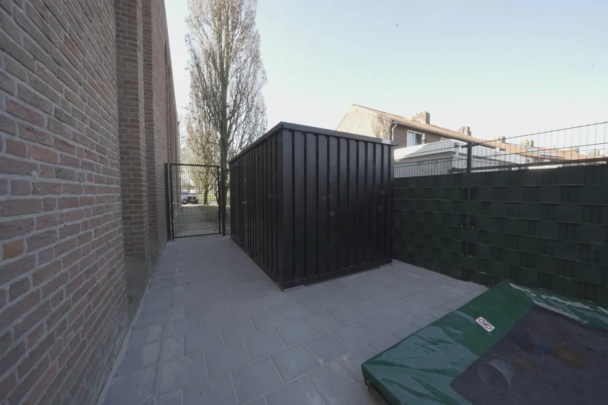 Compact Storage Unit – 4x2 Meters for you! - Image 2