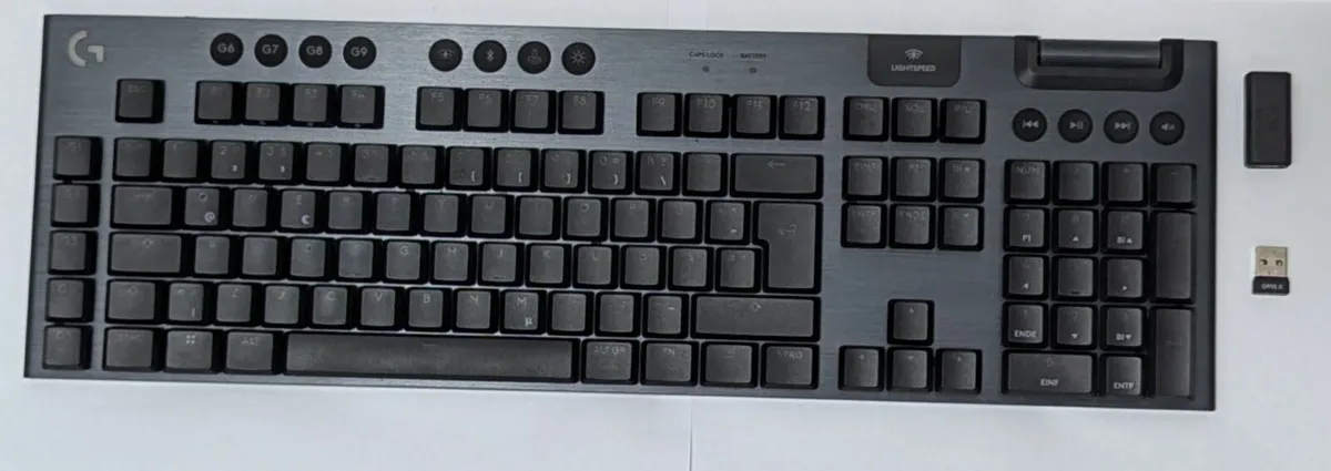 Logitech 915X LightSpeed Keyboard - Image 2
