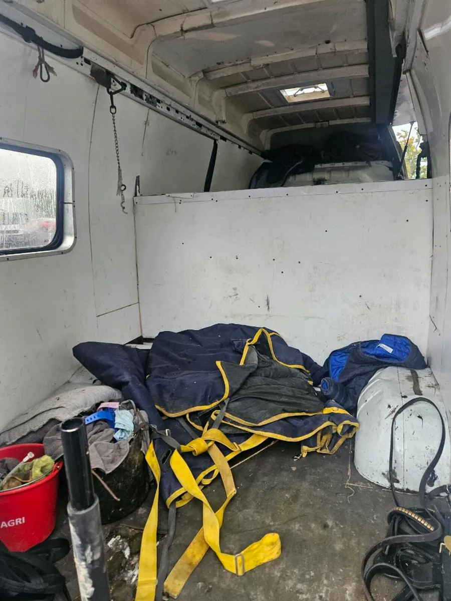 Horse van - Image 3