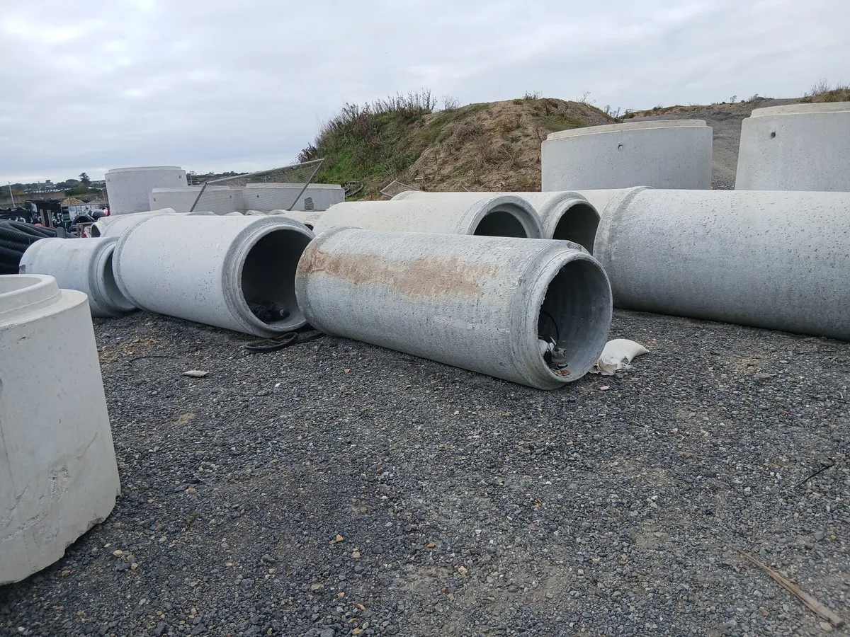 Manholes and concrete pipes - Image 2
