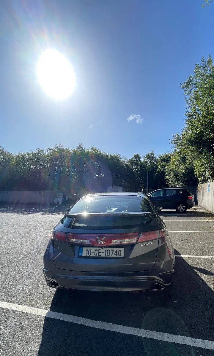 Honda Civic 2010 - Image 2