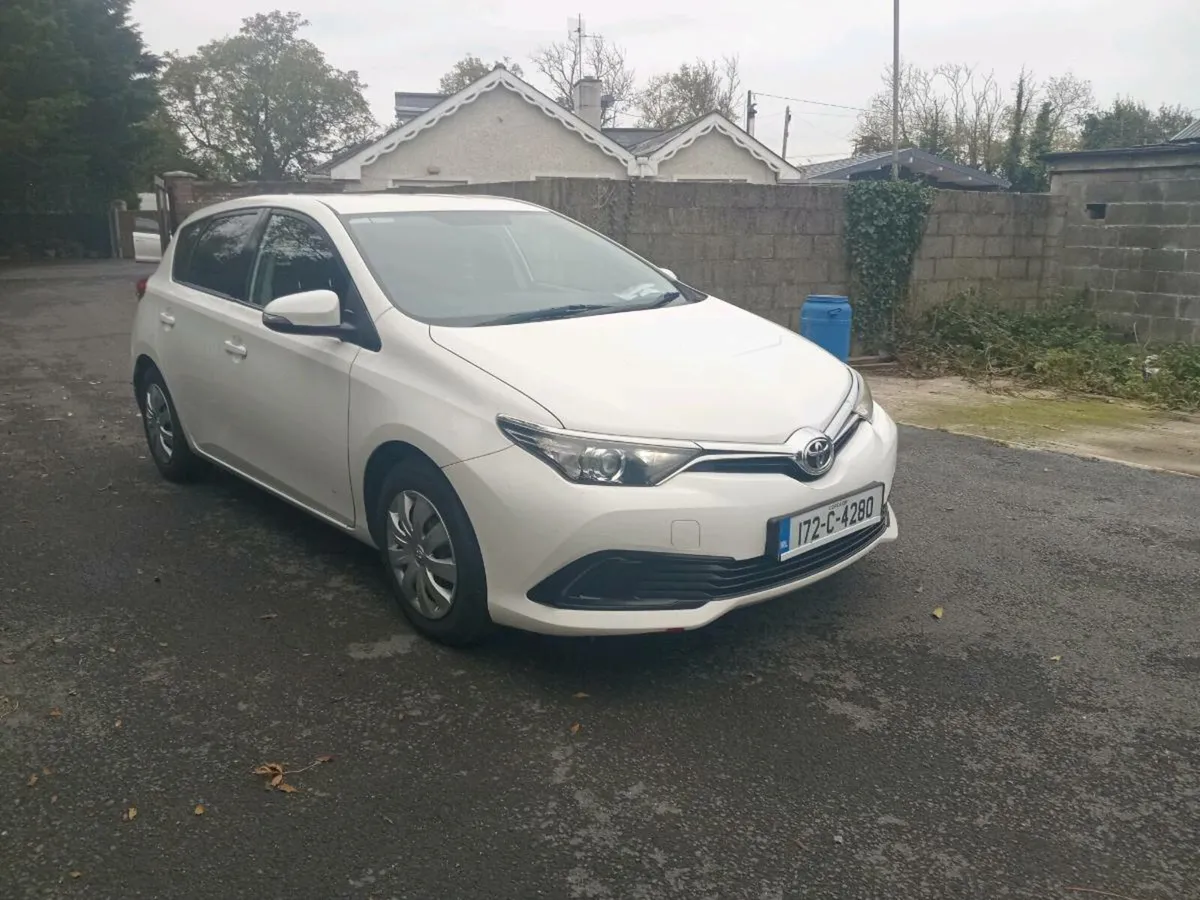 2017 toytoa auris van new cvrt - Image 1
