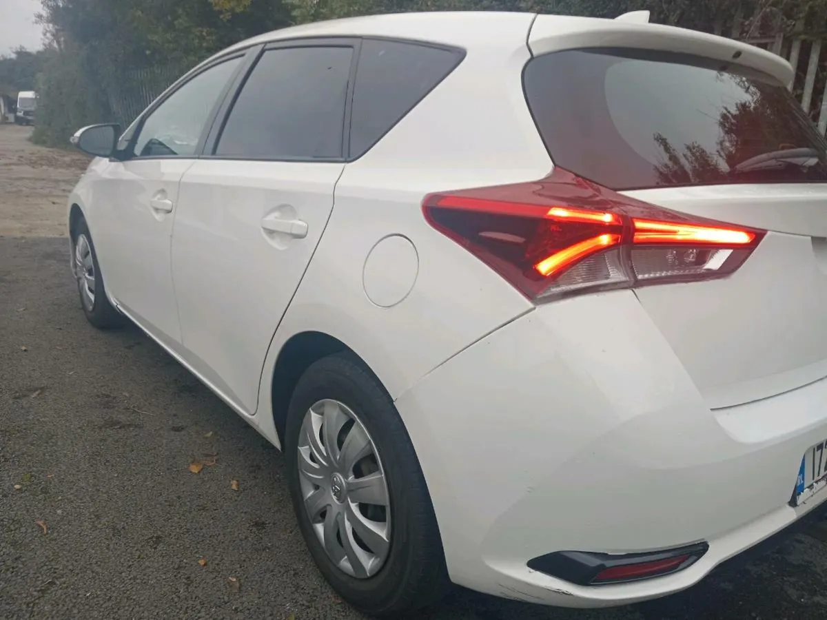 2017 toytoa auris van new cvrt - Image 3