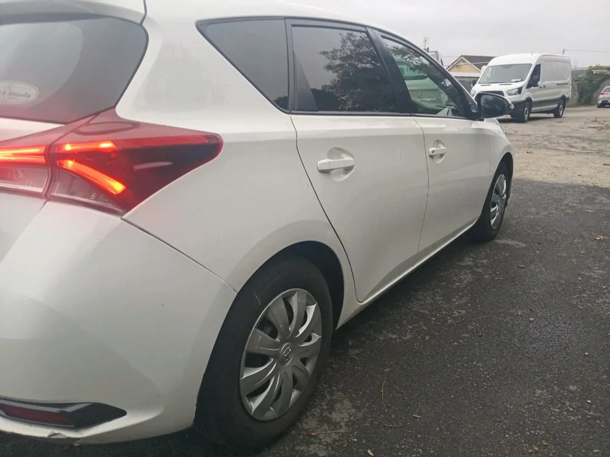 2017 toytoa auris van new cvrt - Image 4