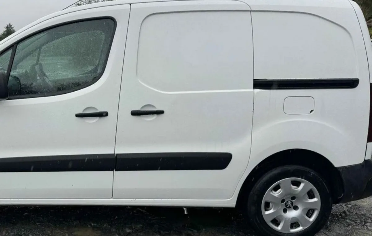 Mar 2018 Peugeot Partner 850 SE 1.6 BlueHDi 100 - Image 4