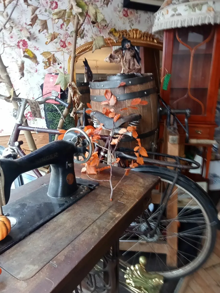 LOADS  ANTIQUES,,COLLECTABLES ETC - Image 3