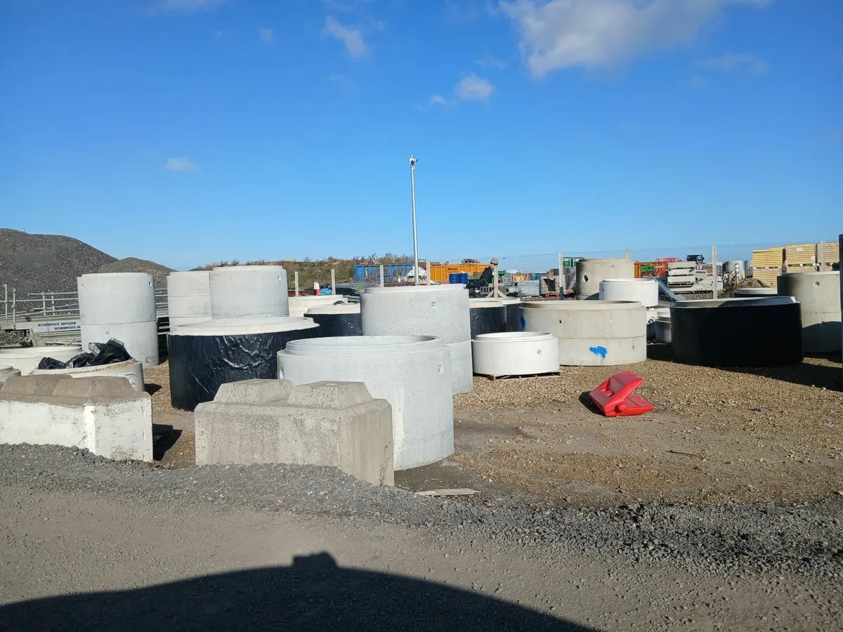 Manholes and concrete pipes - Image 1