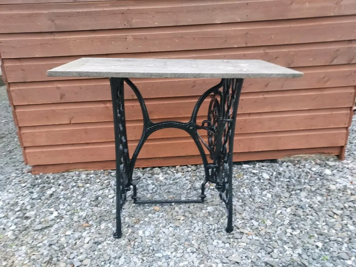 Vintage singer machine table - Image 1