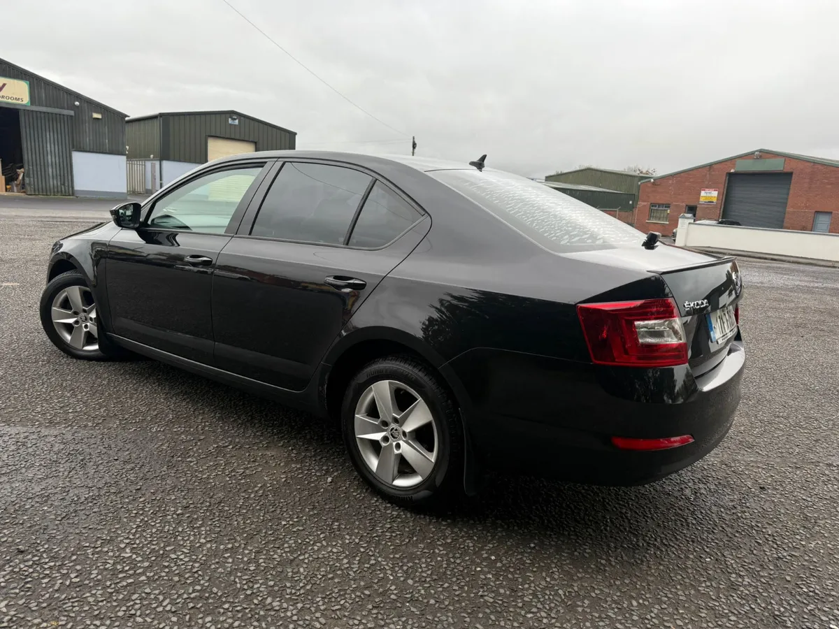 2017 SKODA OCTAVIA AMBITION 2.0TDI 150HP DSG AUTO - Image 4
