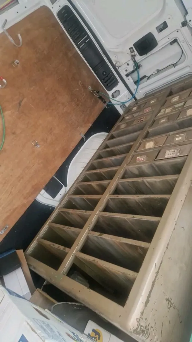 Vintage metal drawer cabnit - Image 2