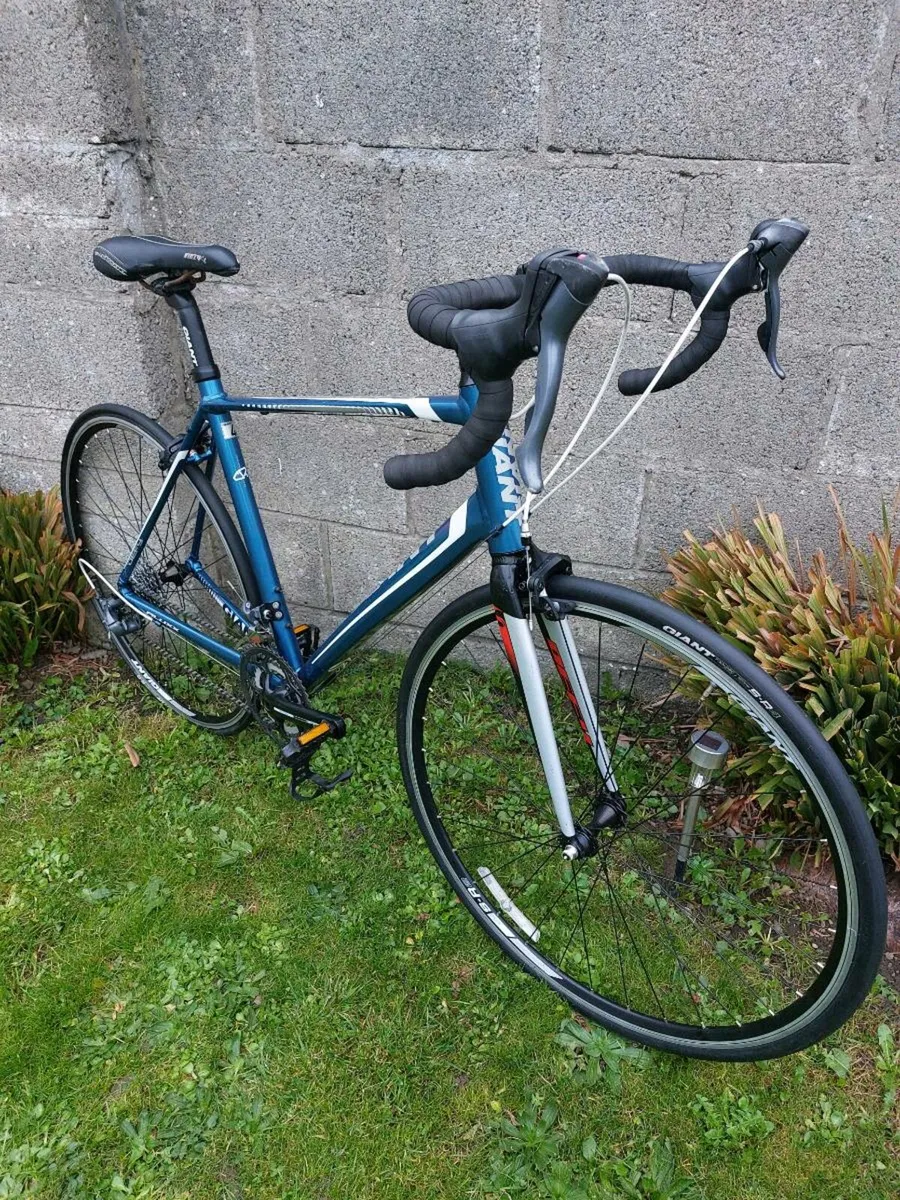 Giant Defy 4 - Shimano Claris Road Bike - Size M/L - Image 2