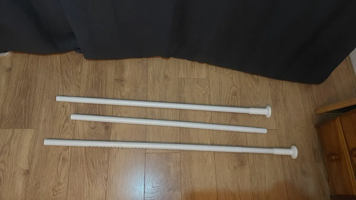 Extendable curtain pressure rod - Image 1