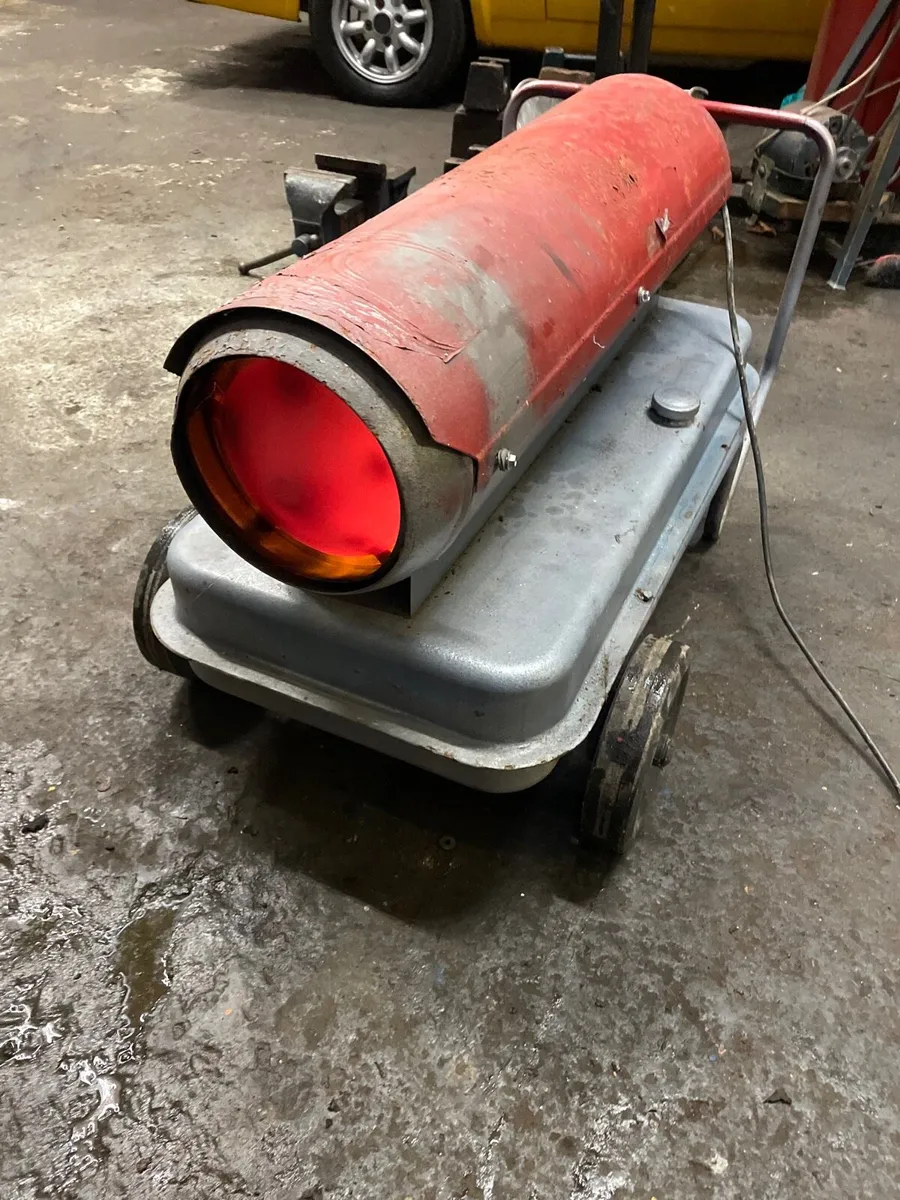 Garage kerosene blow heater - Image 1